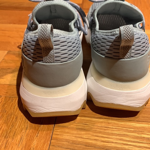 Like new, Sorel Kinetic Impact size 9 sneakers - Picture 3 of 6